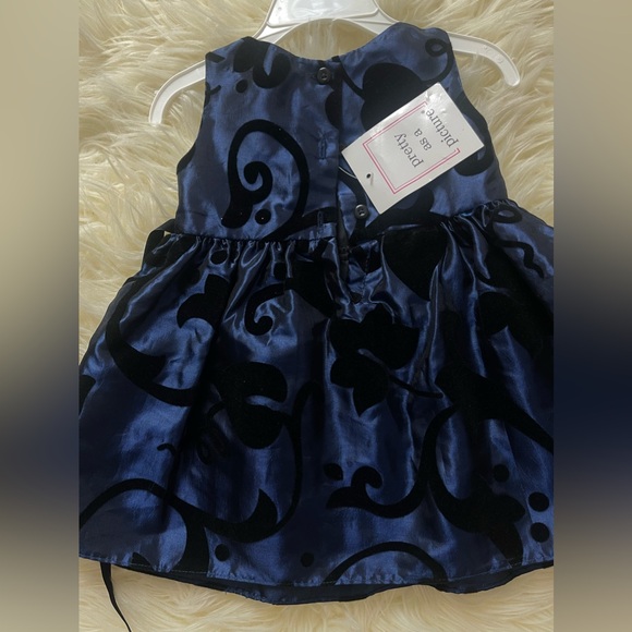 (2 for $20) Gorgeous toddler dress, size 18 months - Picture 2 of 7